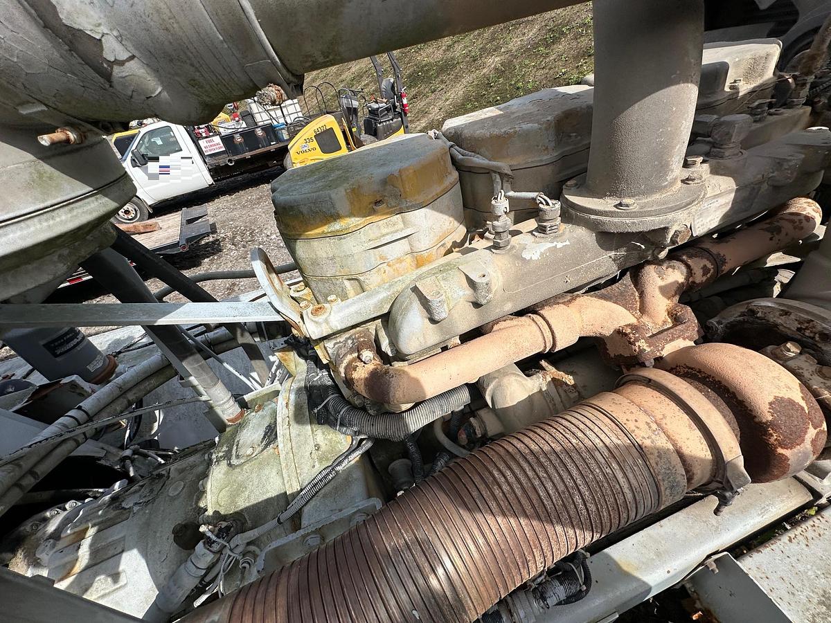 Used 1997 ADVANCE Front Discharge Mixer