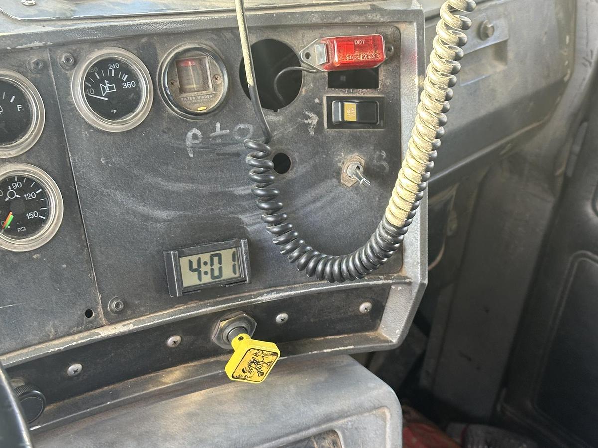 Used 2002 MACK RD688S