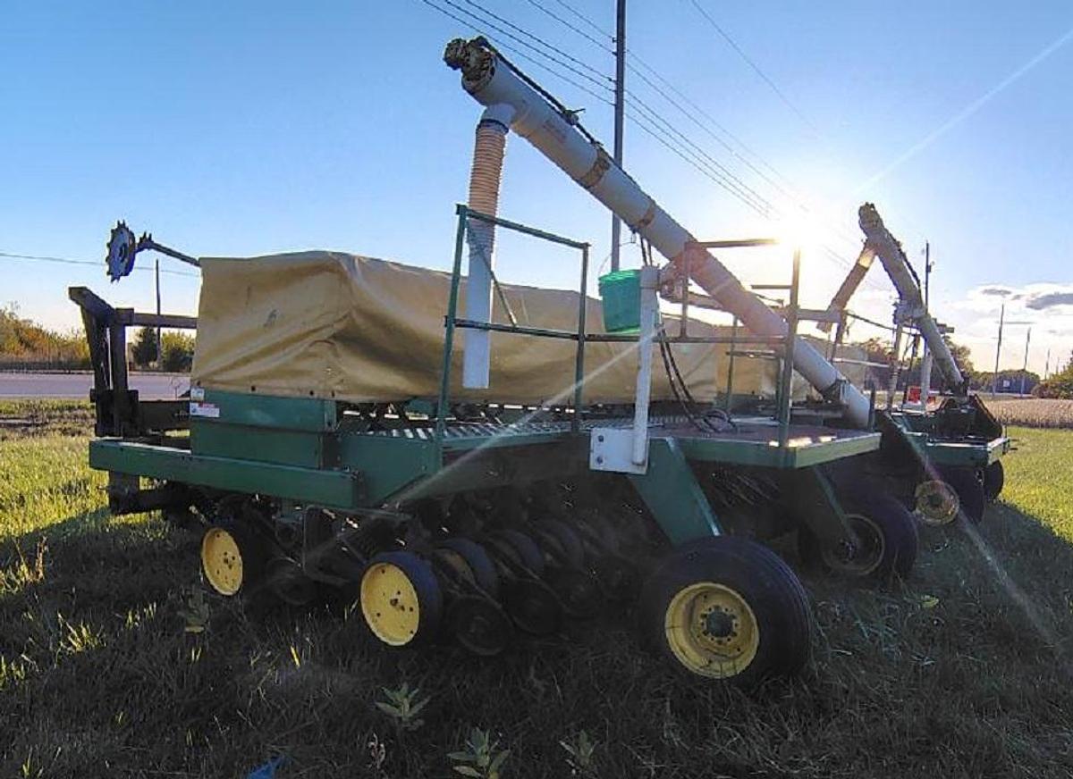 Used 1992 JOHN DEERE 750 Grain Drills