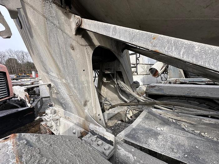 Used 2005 MACK CV713