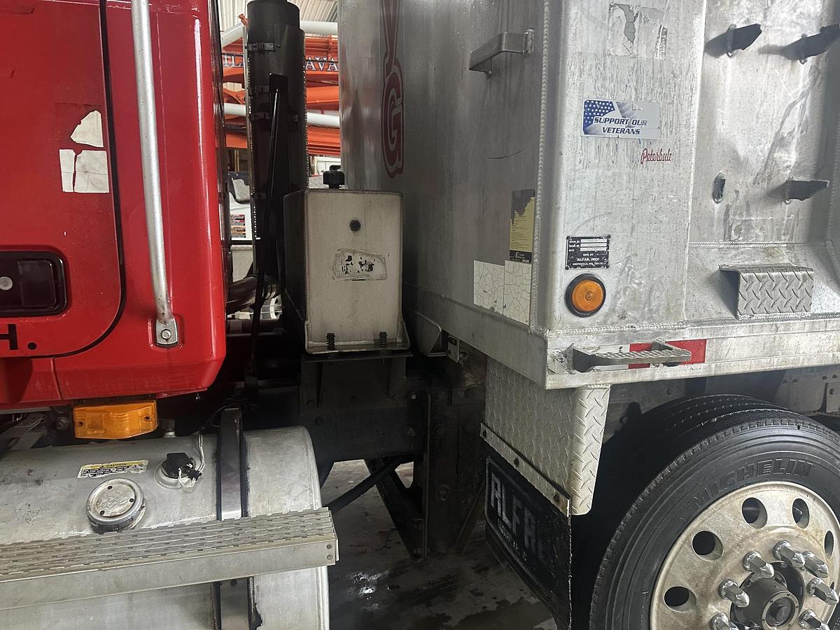 Used 1999 MACK CL713