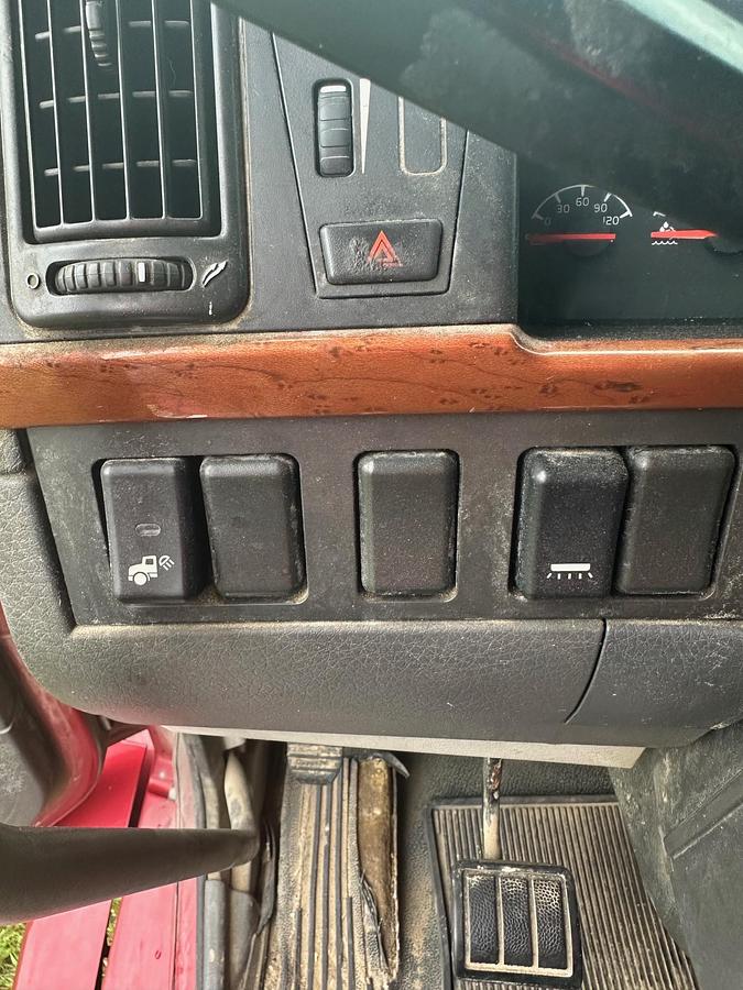 Used 2011 VOLVO VNL 64T630