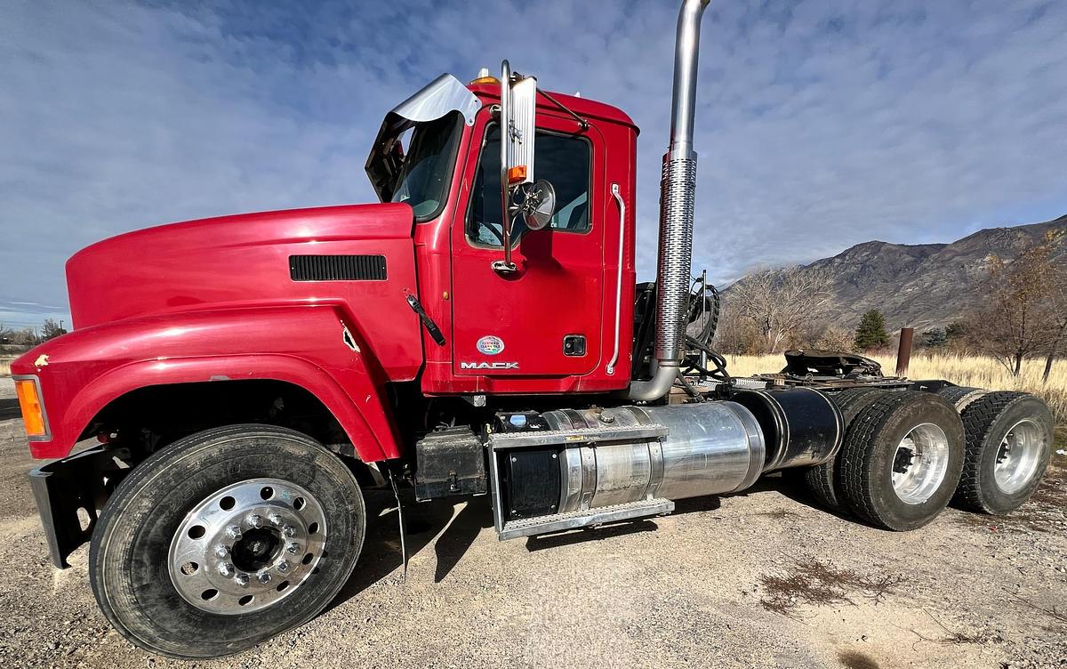 Used 2011 MACK Pinnacle CHU613