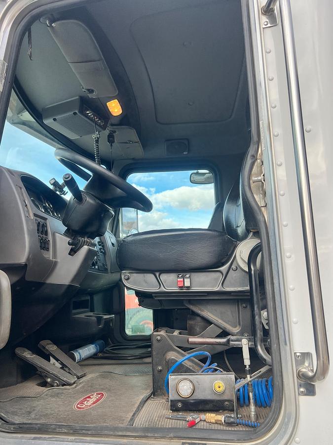 Used 2016 PETERBILT 348