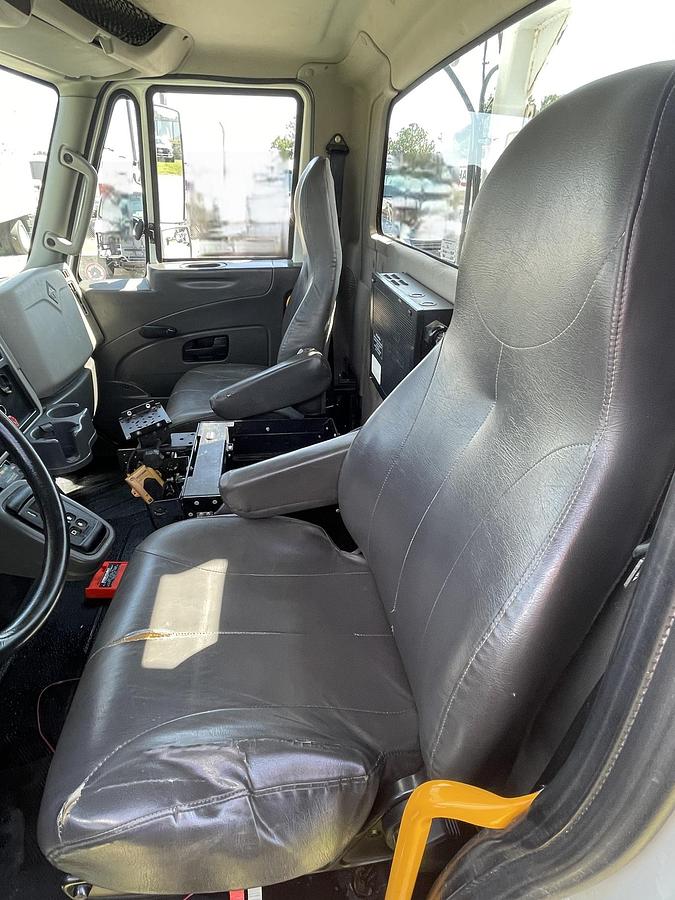 Used 2013 INTERNATIONAL 4300 Utility Bucket