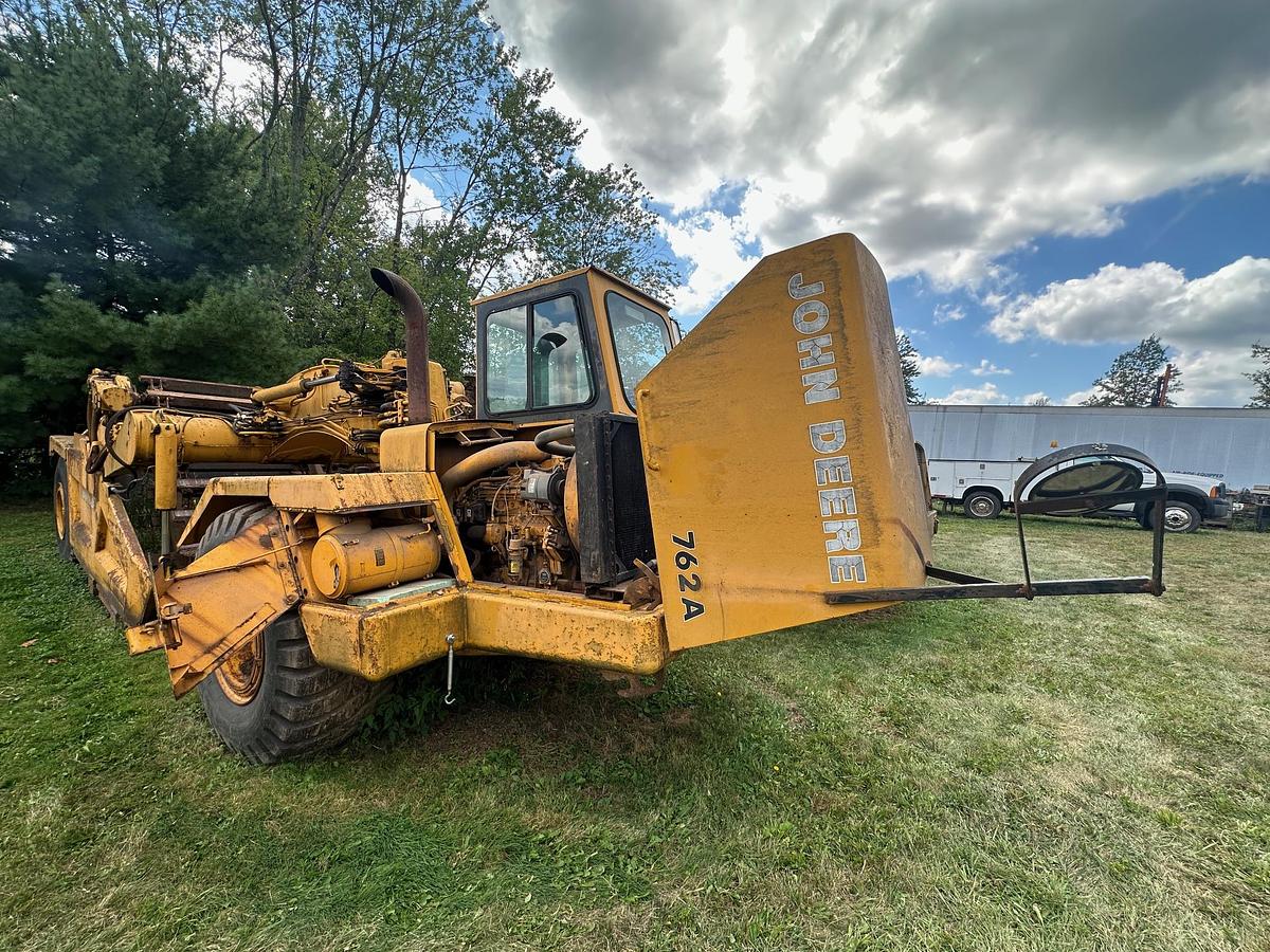 Used 1986 DEERE 762A