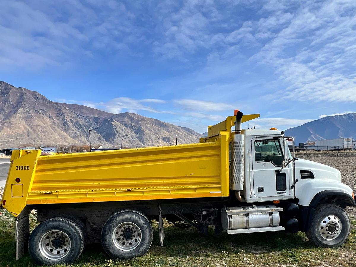 Used 2005 MACK CV713 Granite Dump Truck