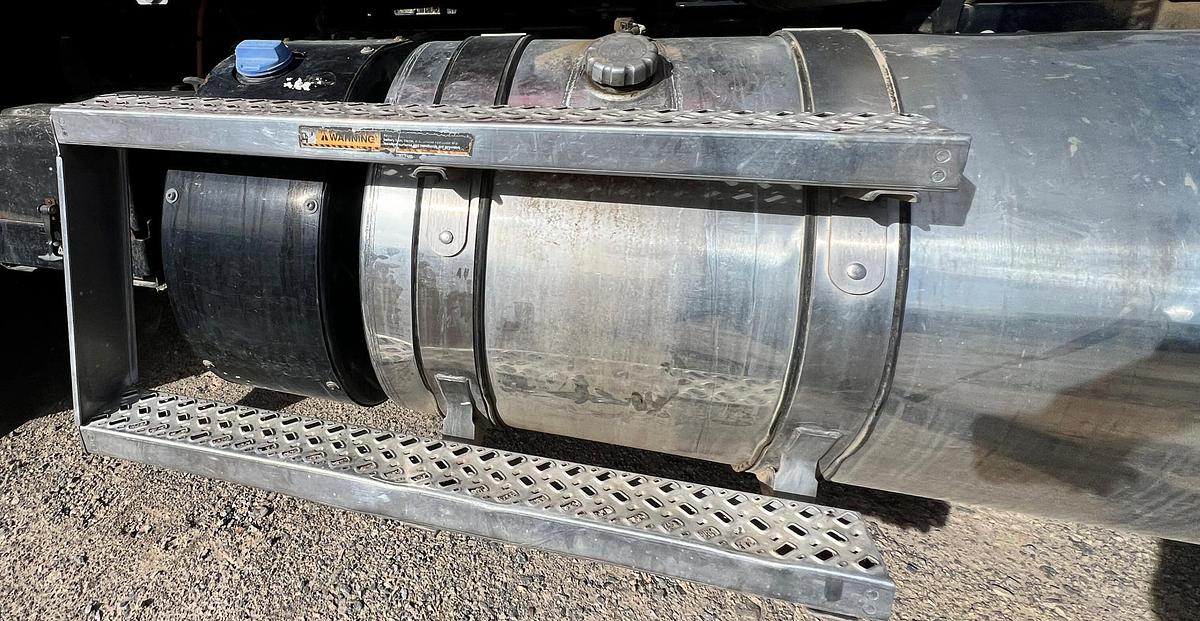 Used 2011 MACK Pinnacle CHU613