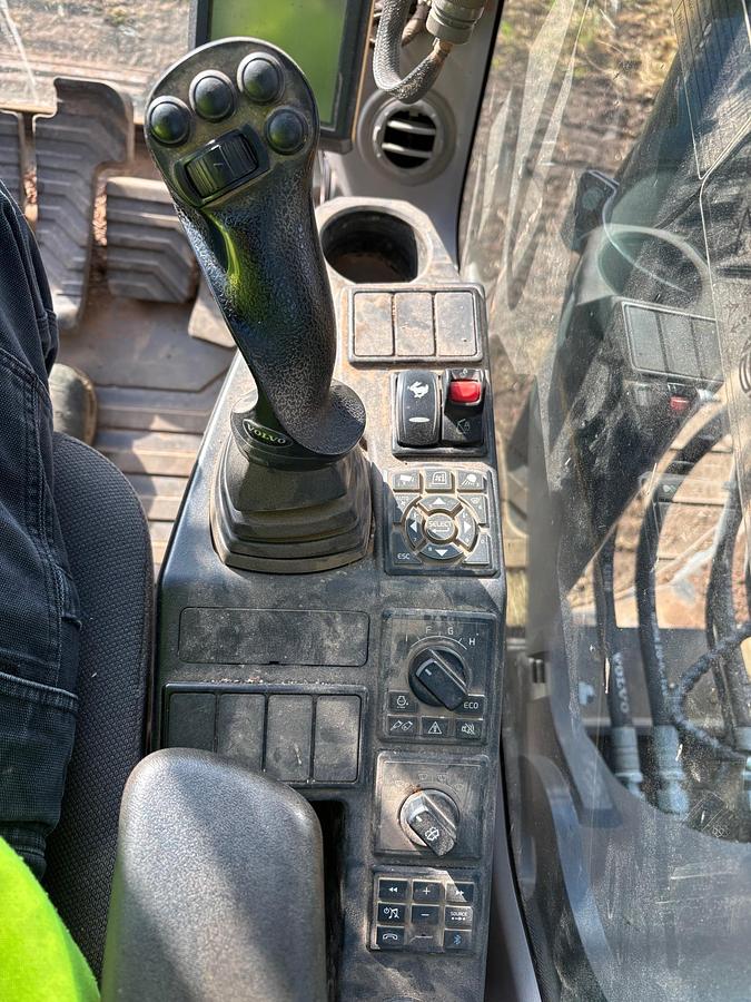 Used 2019 VOLVO EC220EL