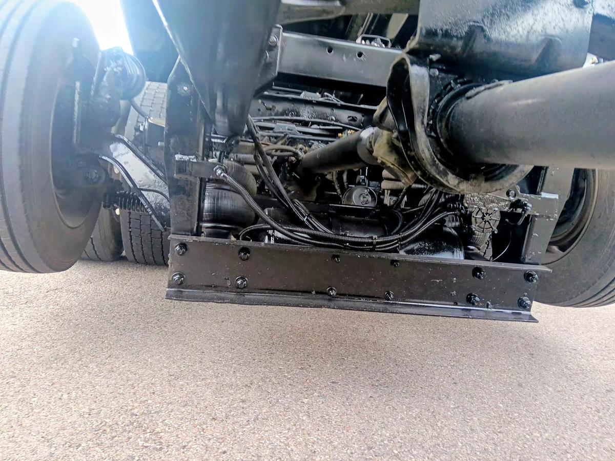 Used 2001 FREIGHTLINER FL 112