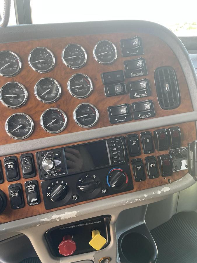 Used 2008 PETERBILT 388