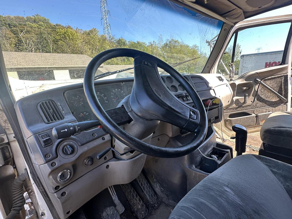 Used 2000 STERLING AT9513