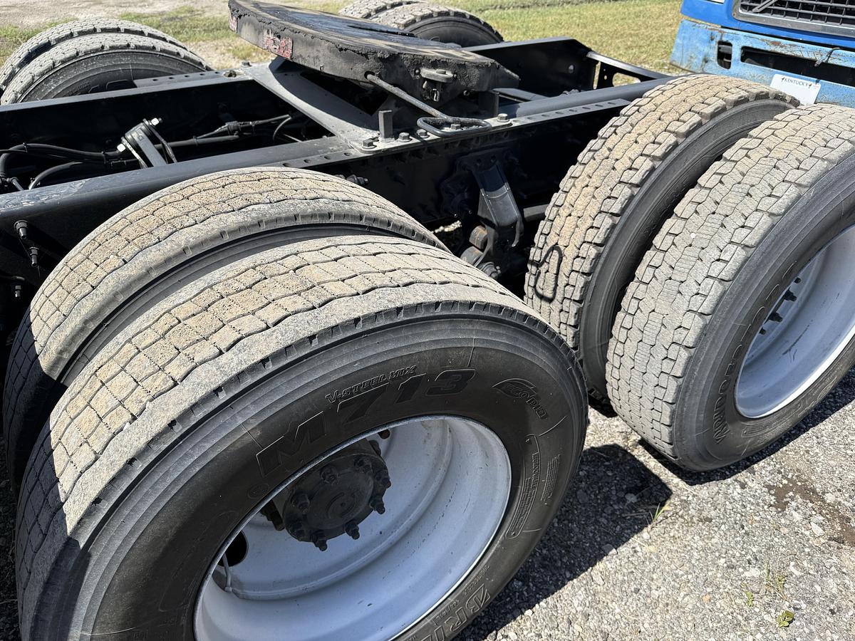 Used 2012 VOLVO VNL64T300