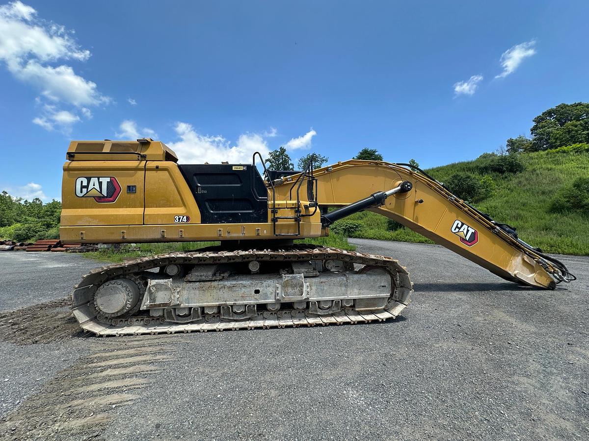 Used 2022 CATERPILLAR 374