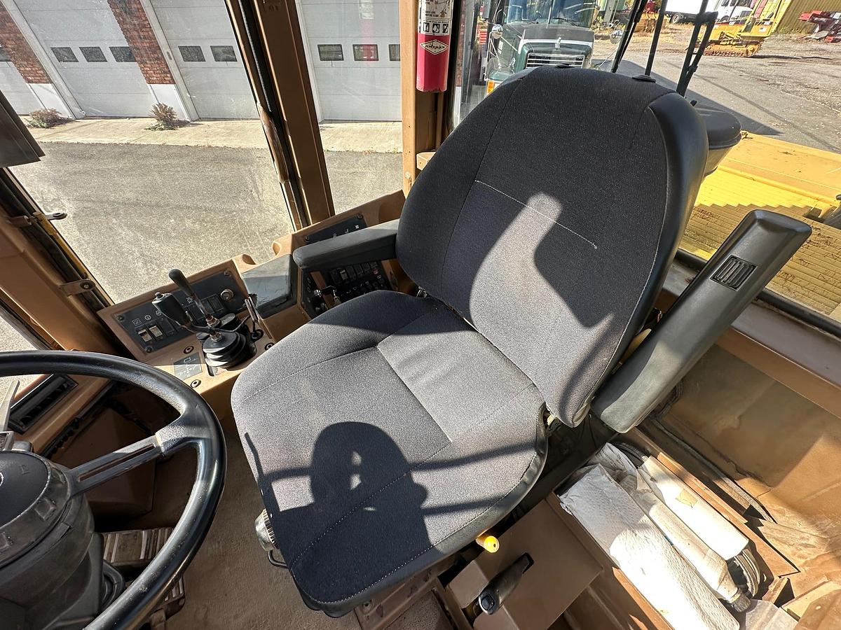 Used 1994 CATERPILLAR 938F