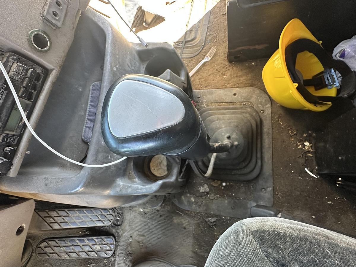 Used 2000 STERLING AT9513