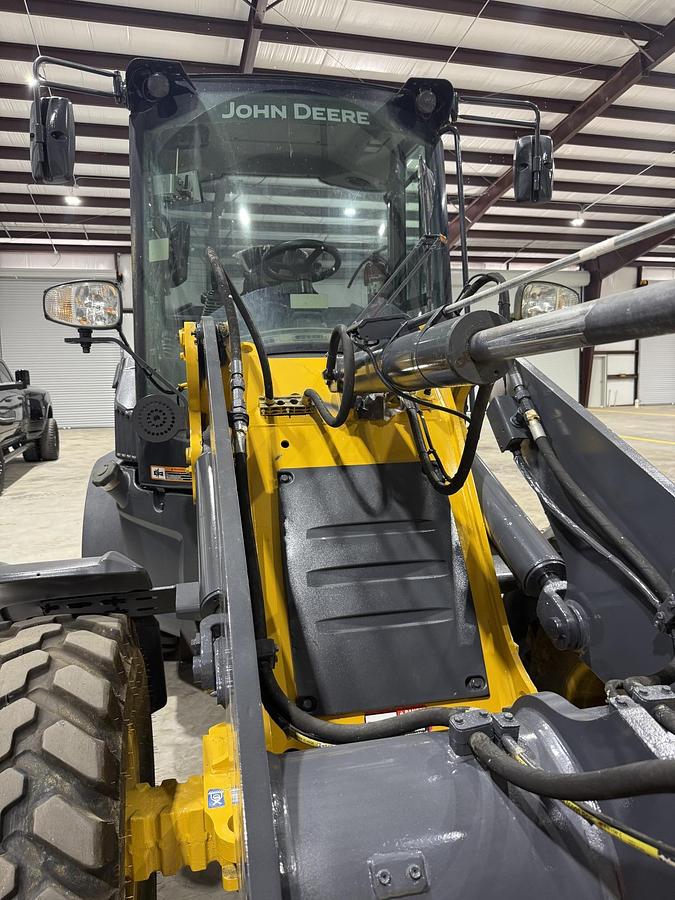 Used 2022 DEERE 324L