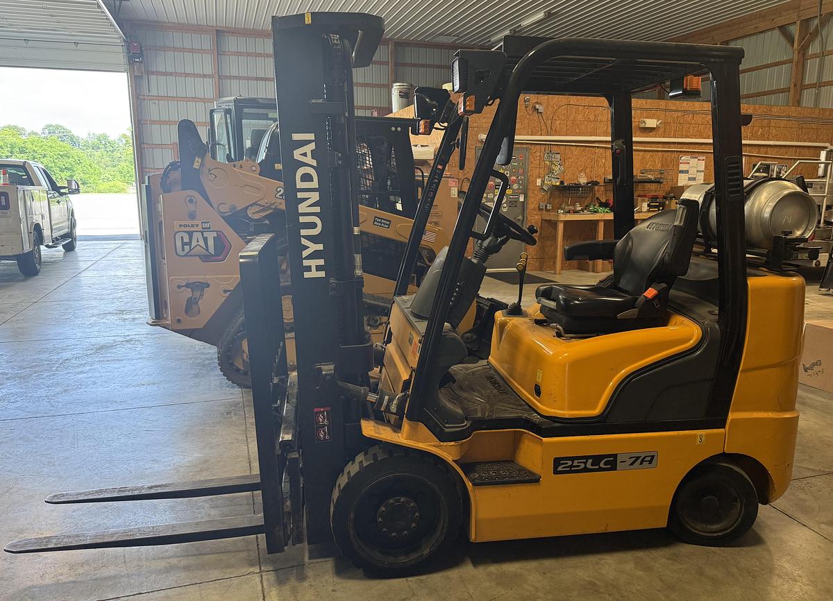 Used 2019 HYUNDAI 25LC-7A