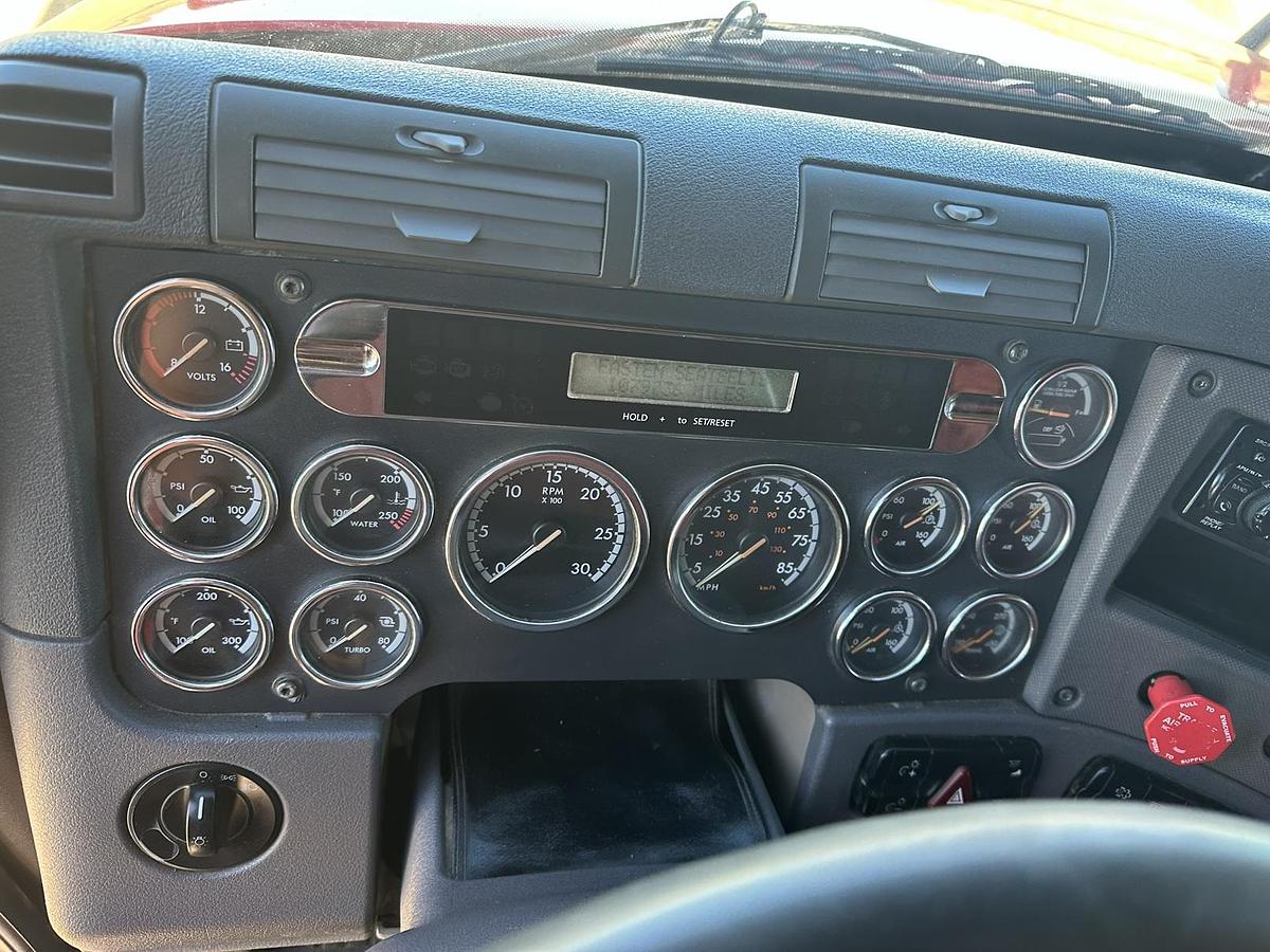 Used 2012 FREIGHTLINER CASCADIA