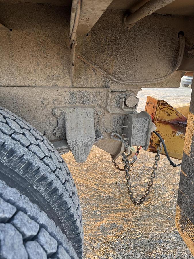 Used 2004 FREIGHTLINER FL112