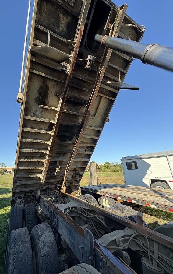 Used 2001 MACK DM688S