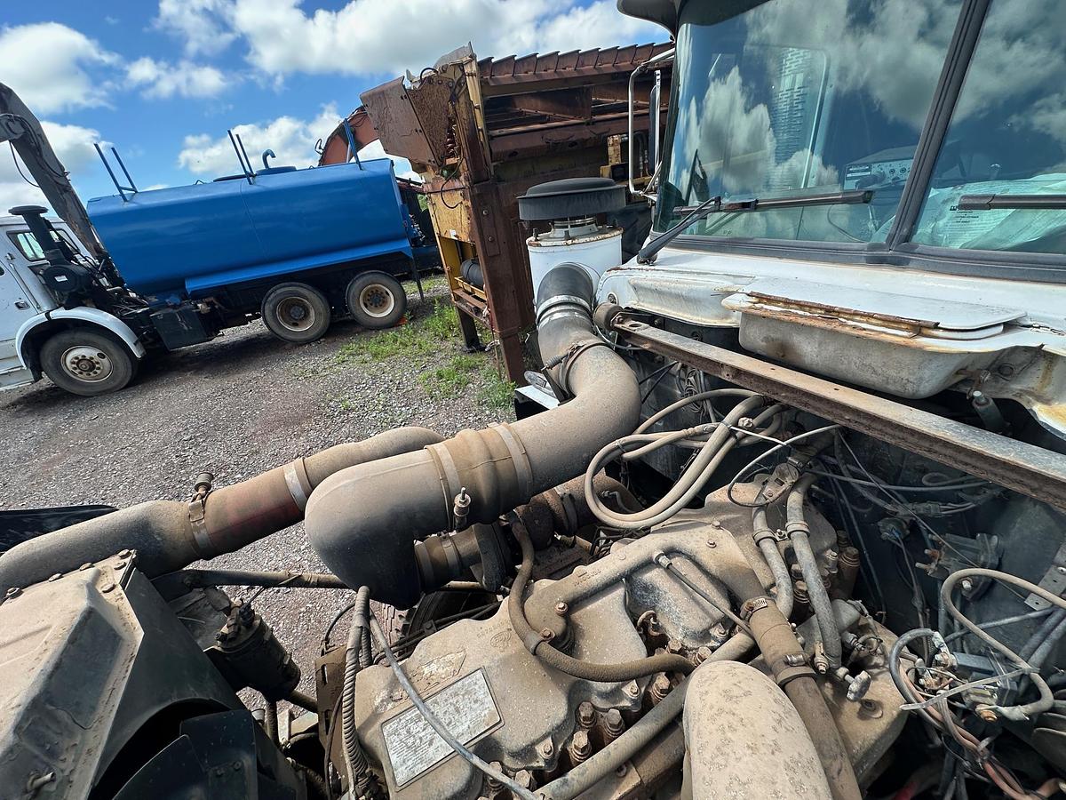 Used 1990 MACK RB688S