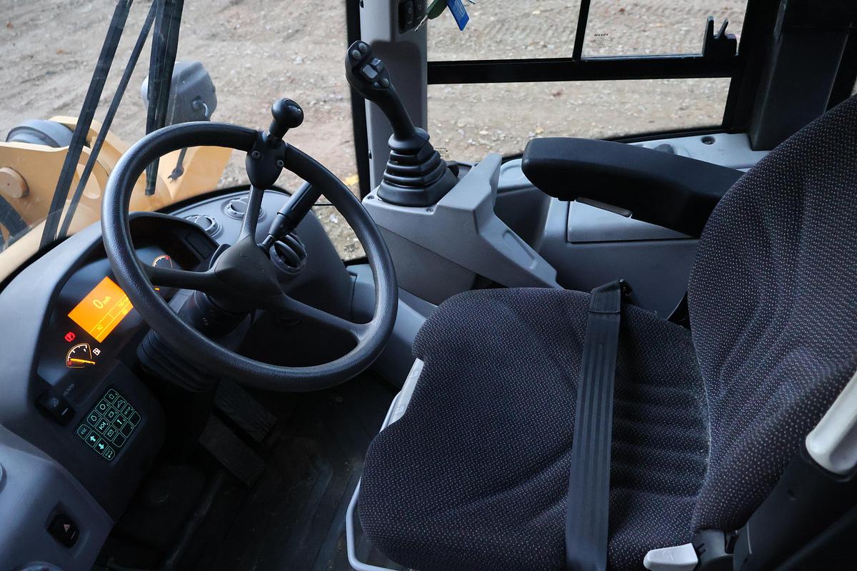 Used 2014 VOLVO L50G