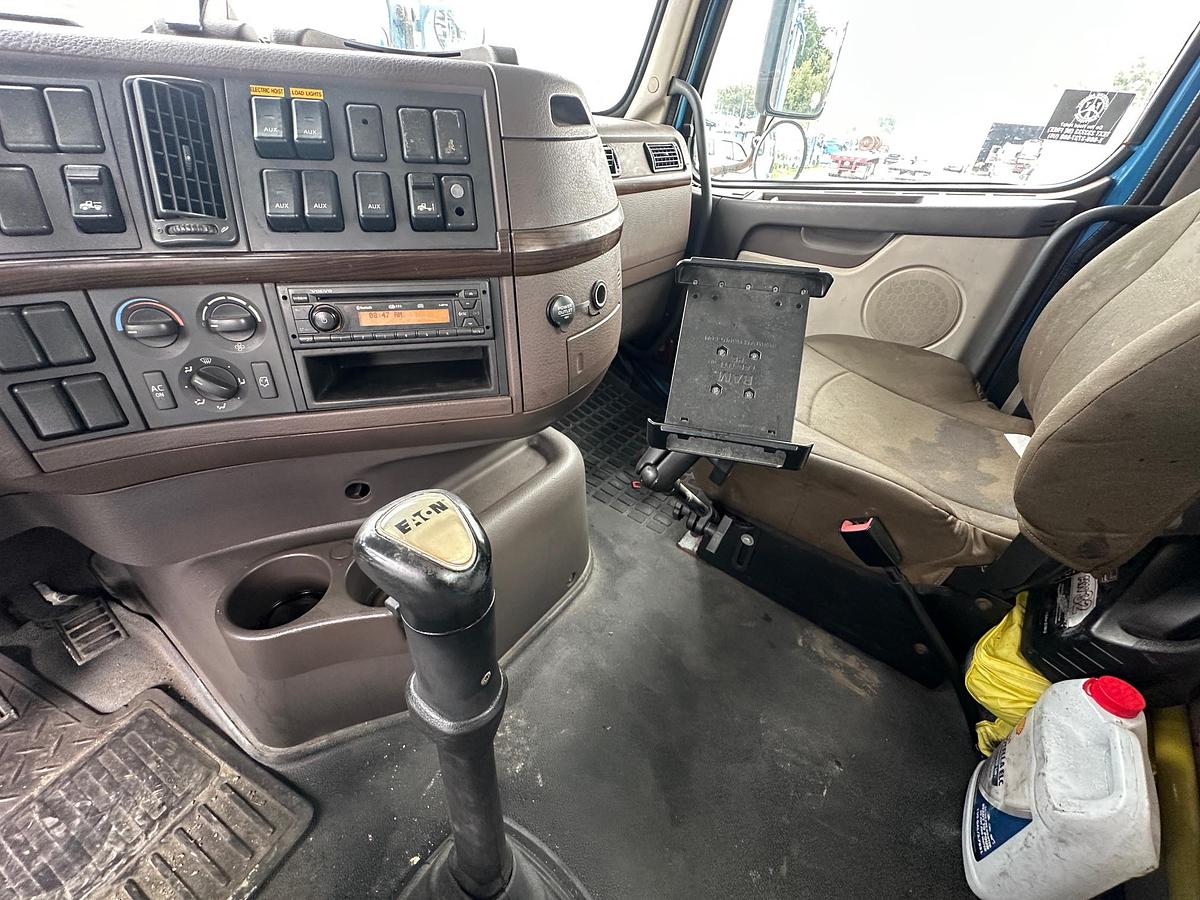 Used 2015 VOLVO VAH Auto Hauler