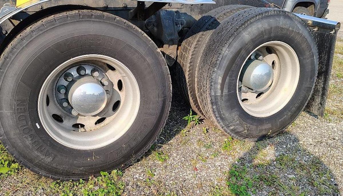 Used 2000 PETERBILT 379