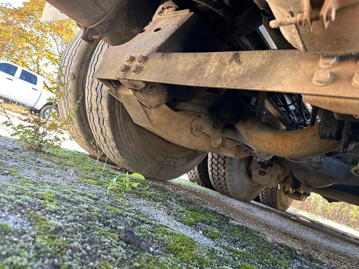 Used 2000 MACK DM690S Conveyor