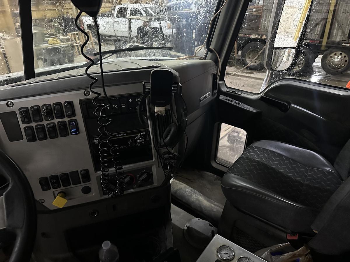 Used 2018 MACK Granite GU713
