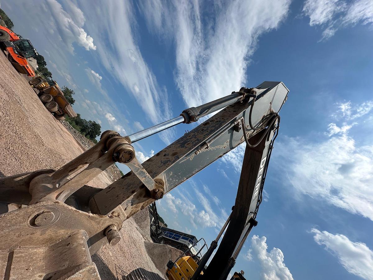 Used 2018 DEERE 380G LC