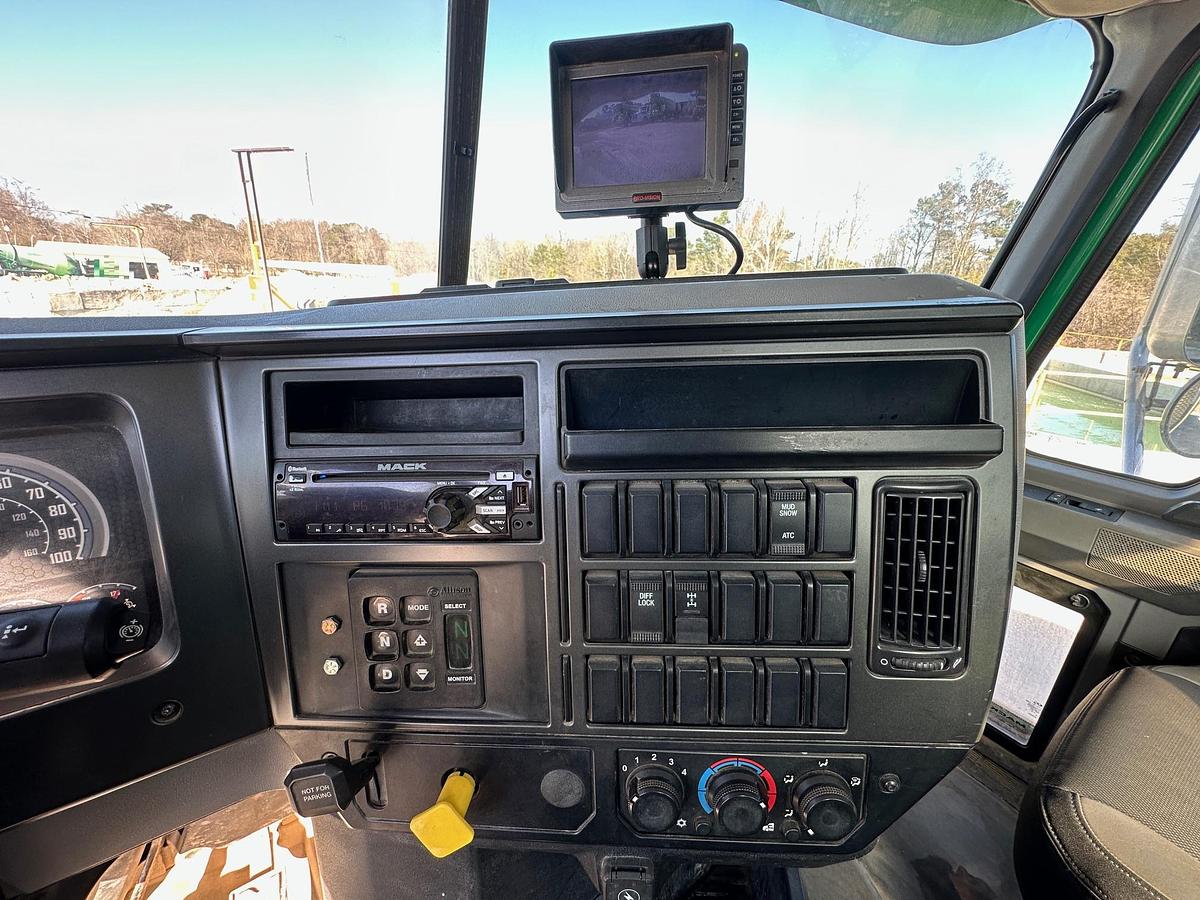 Used 2019 MACK GR64B