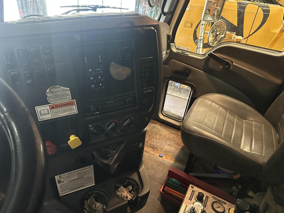 Used 2013 MACK GU713 Granite