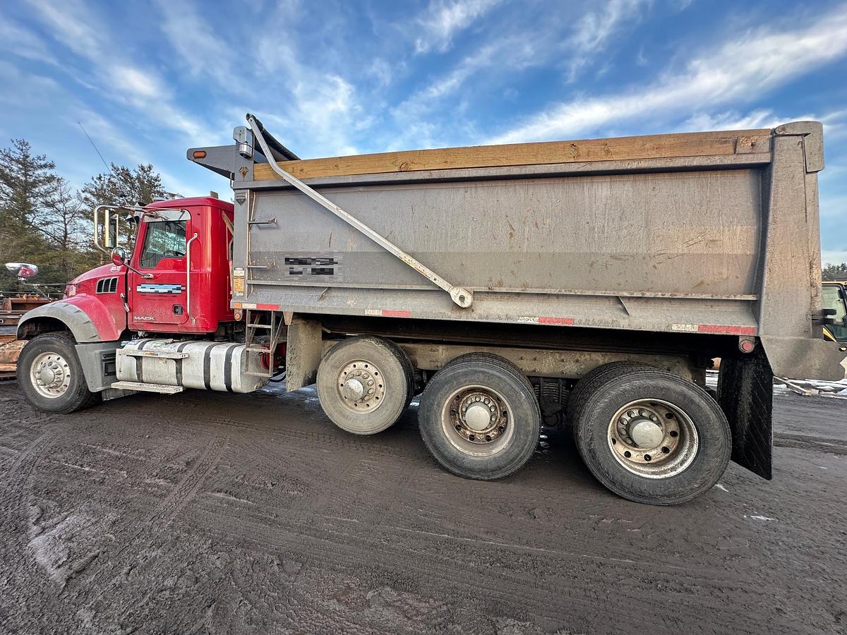 Used 2017 MACK Granite GU713