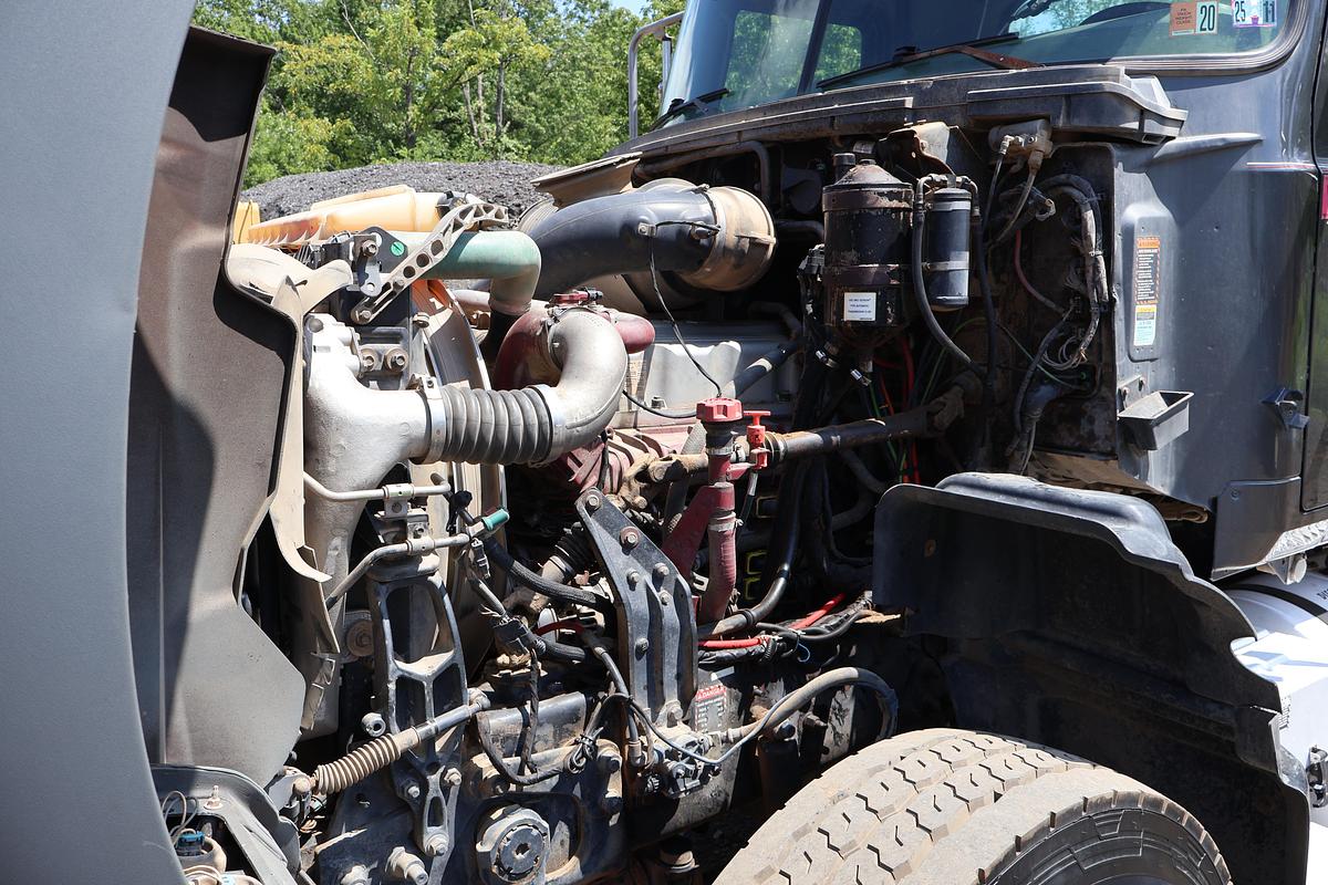 Used 2009 MACK Granite GU713