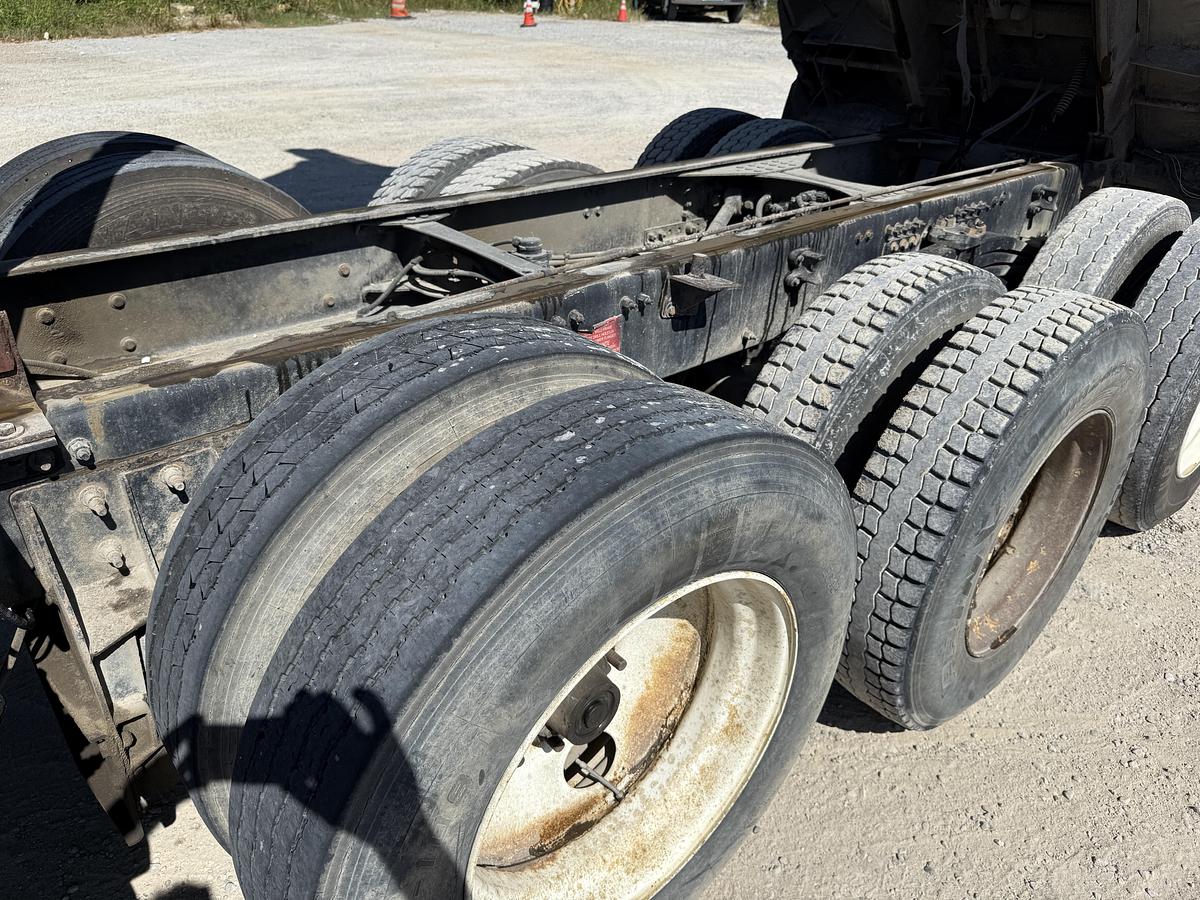 Used 2016 VOLVO VHDNC64RN