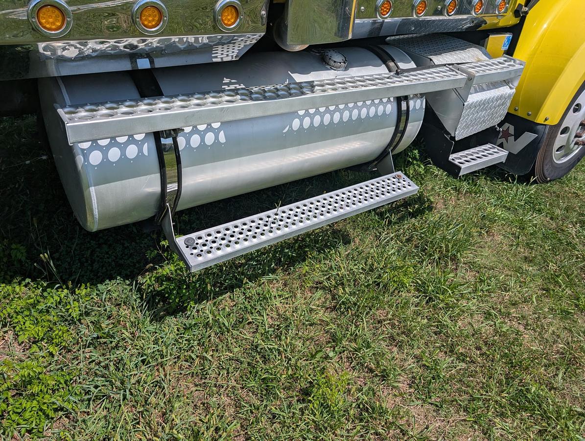 Used 2004 WESTERN STAR 4900