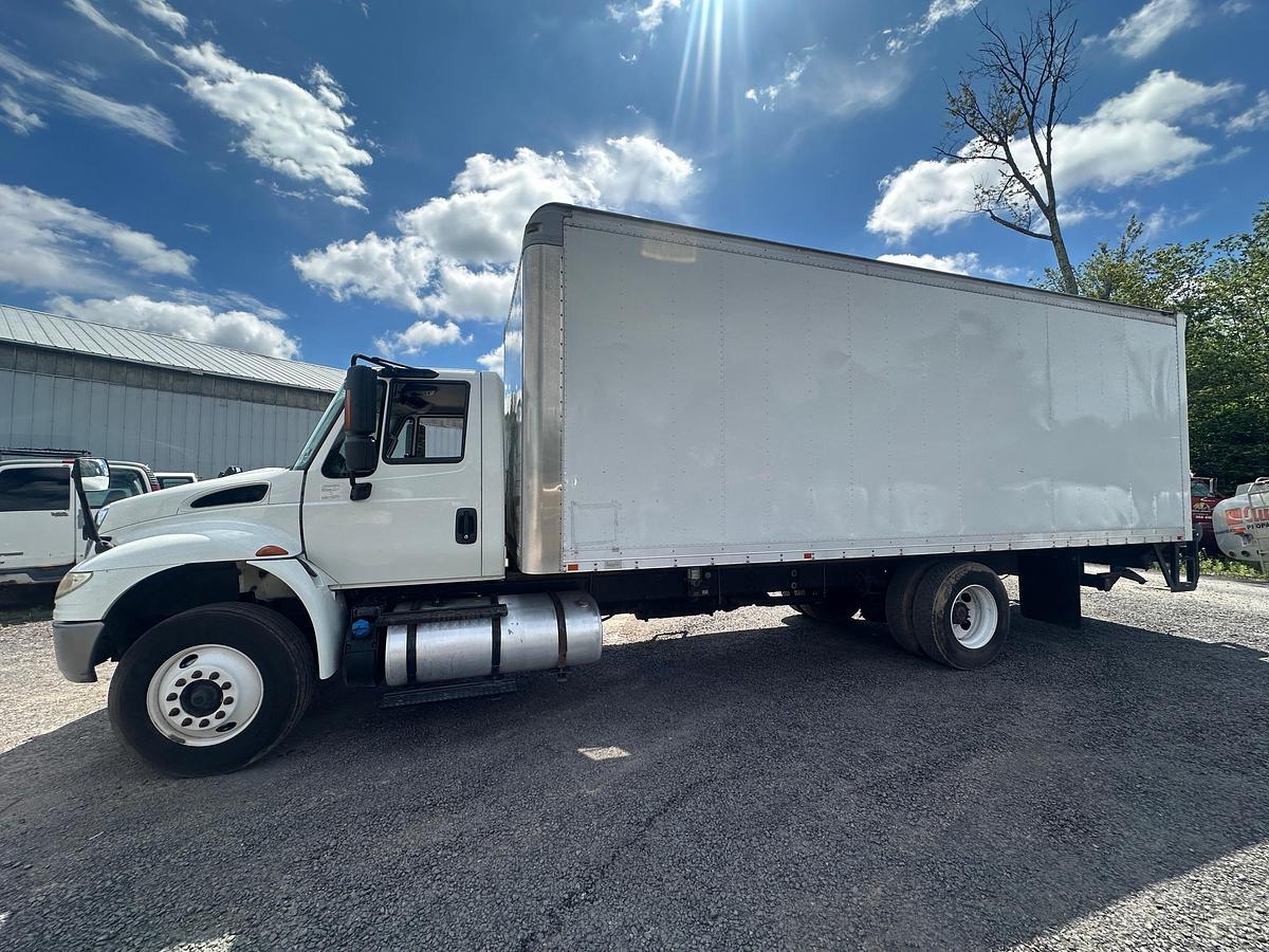 Used 2015 INTERNATIONAL 4300 24' Box Truck