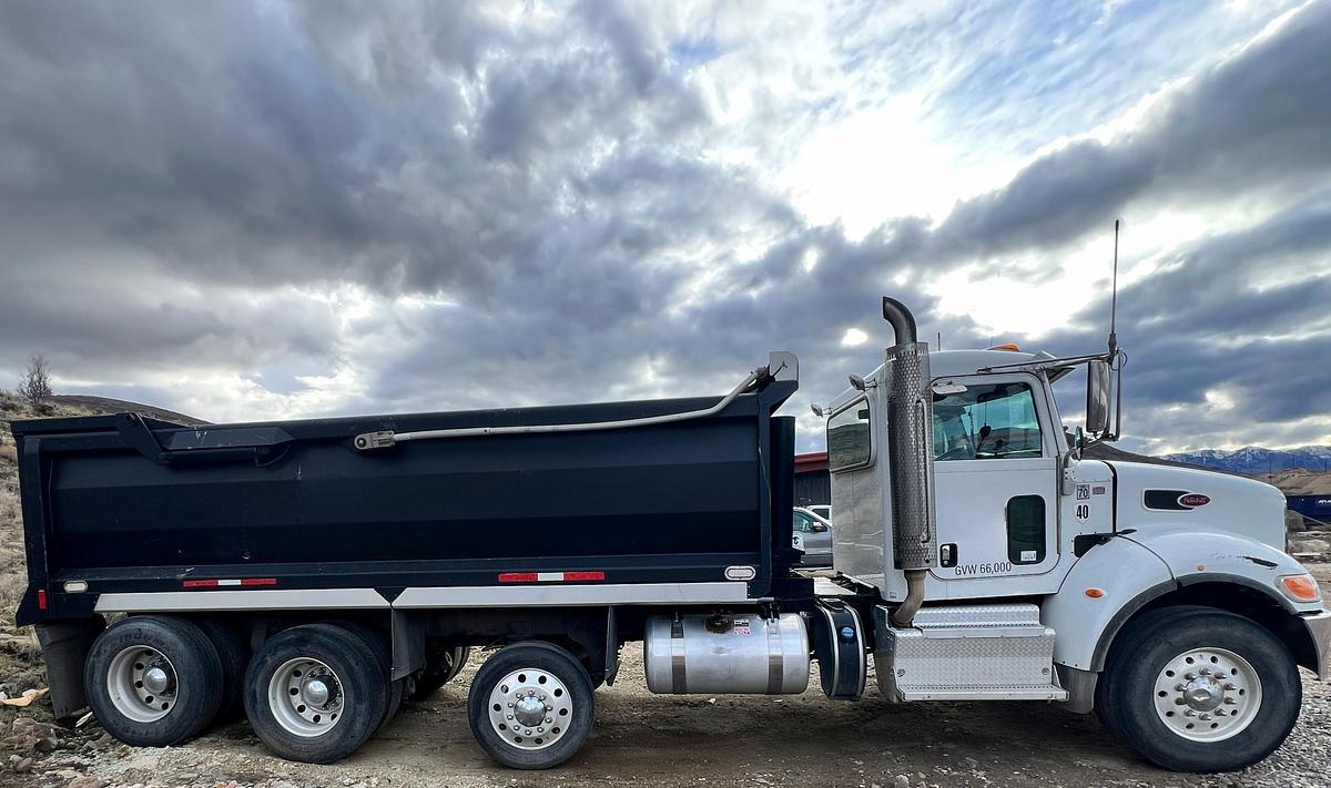 Used 2016 PETERBILT 348