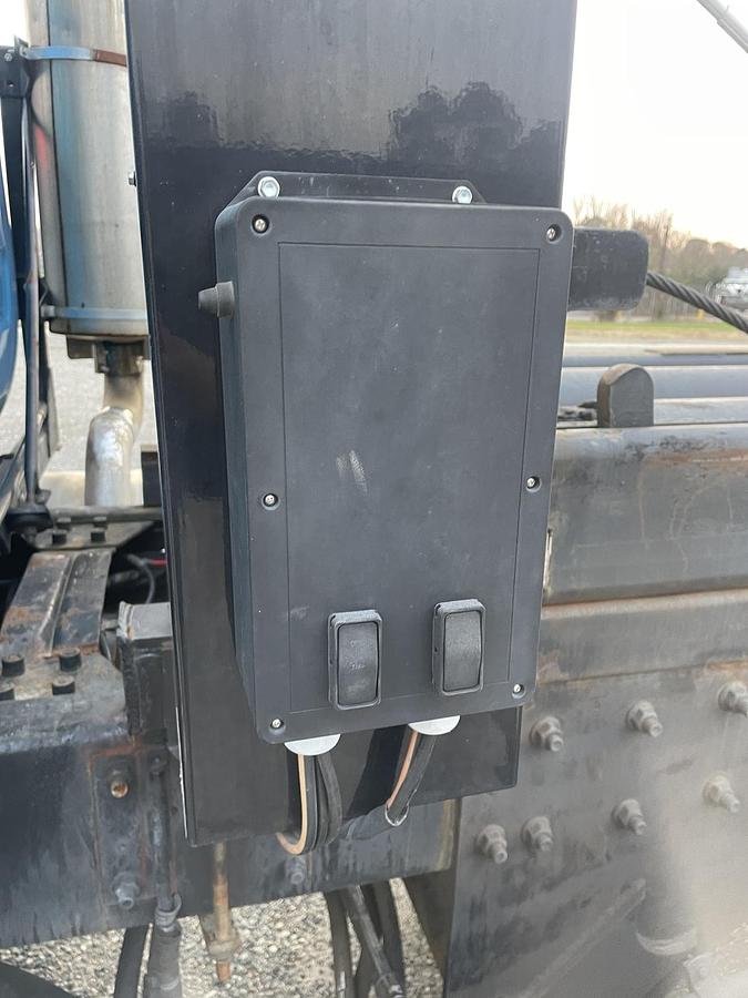 Used 2001 MACK RD688s Roll Off