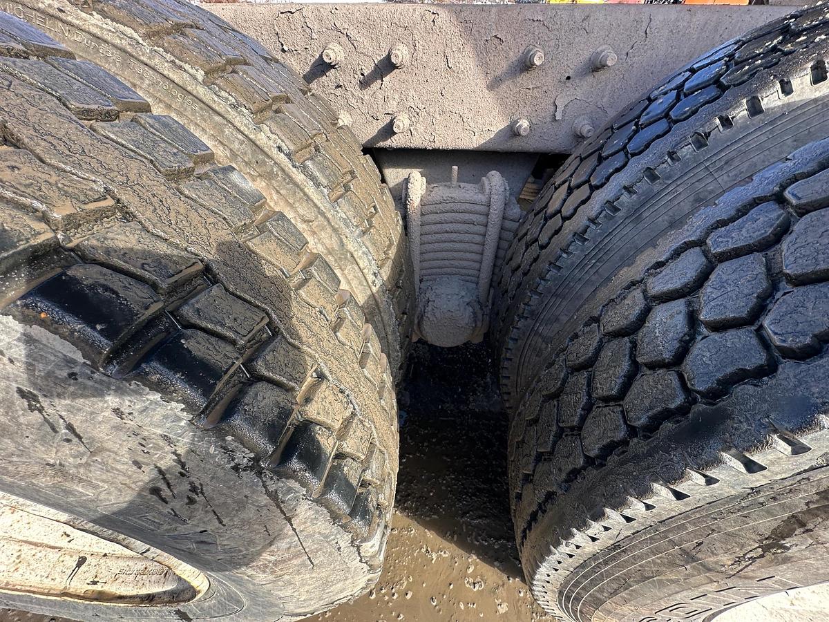 Used 2005 MACK CV713