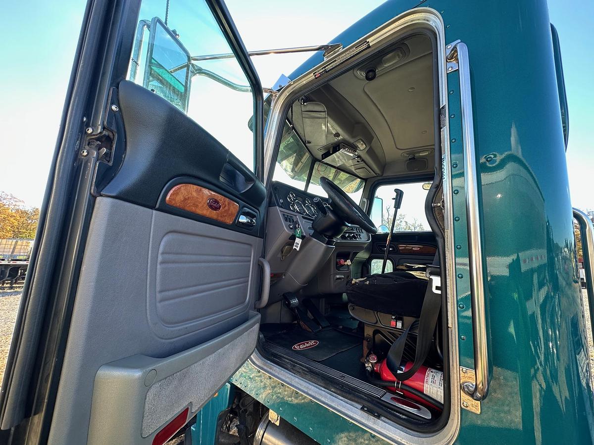 Used 2012 PETERBILT 365