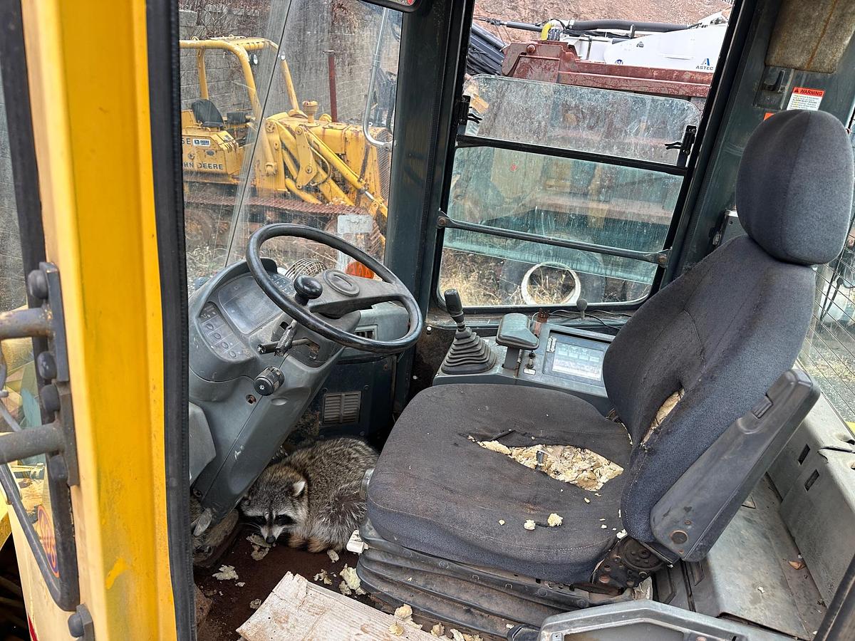 Used 2002 KOMATSU WA250-3