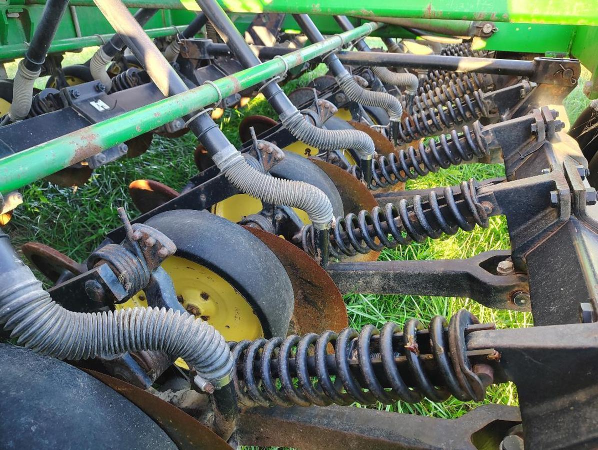 Used 1992 JOHN DEERE 750 Grain Drills