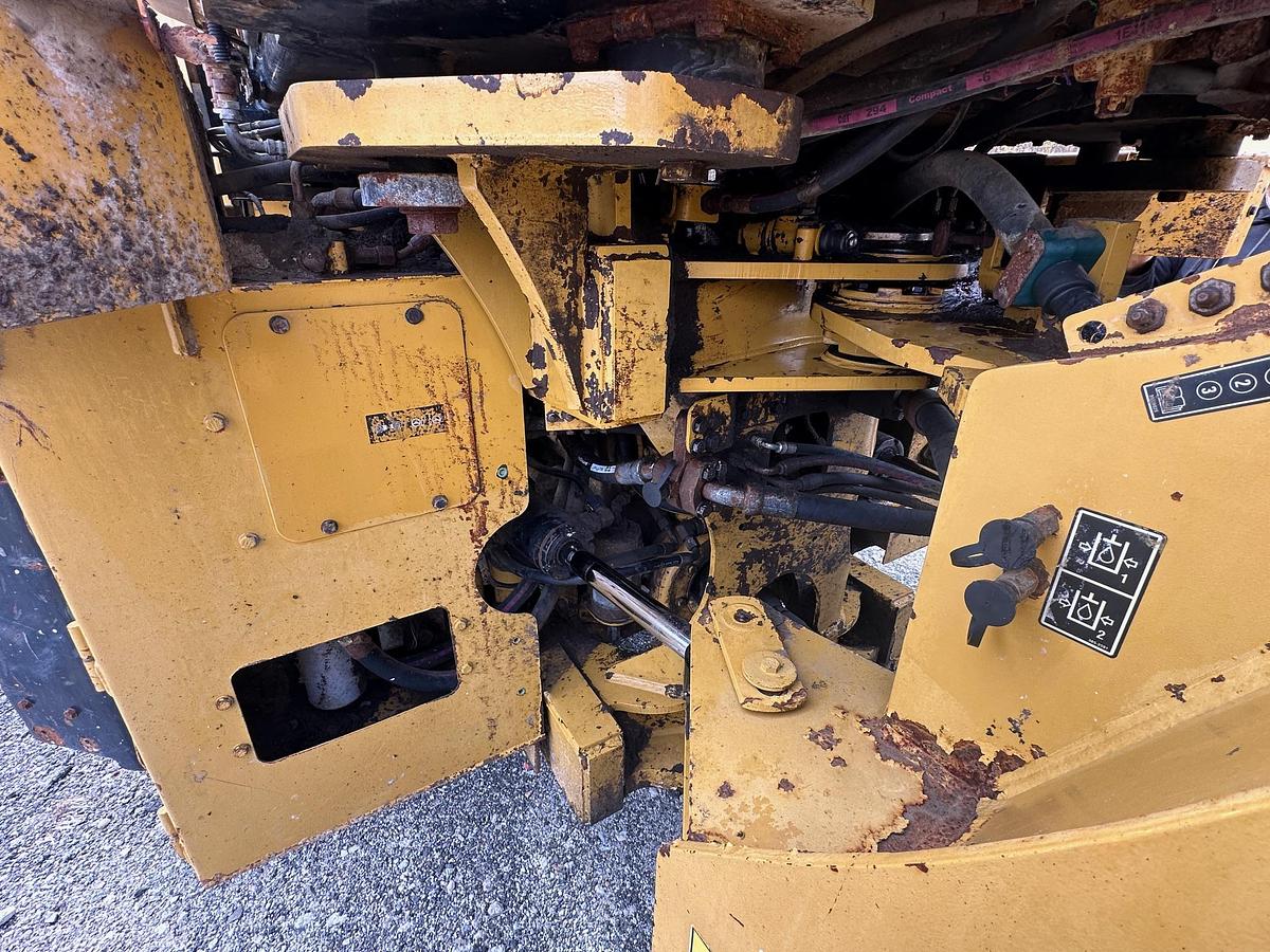 Used 2013 CATERPILLAR 962K