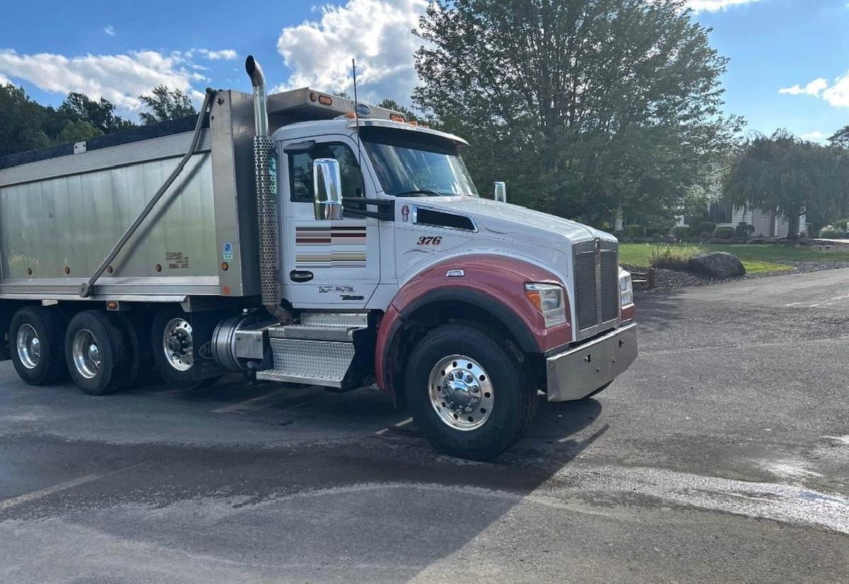 Used 2021 KENWORTH T880