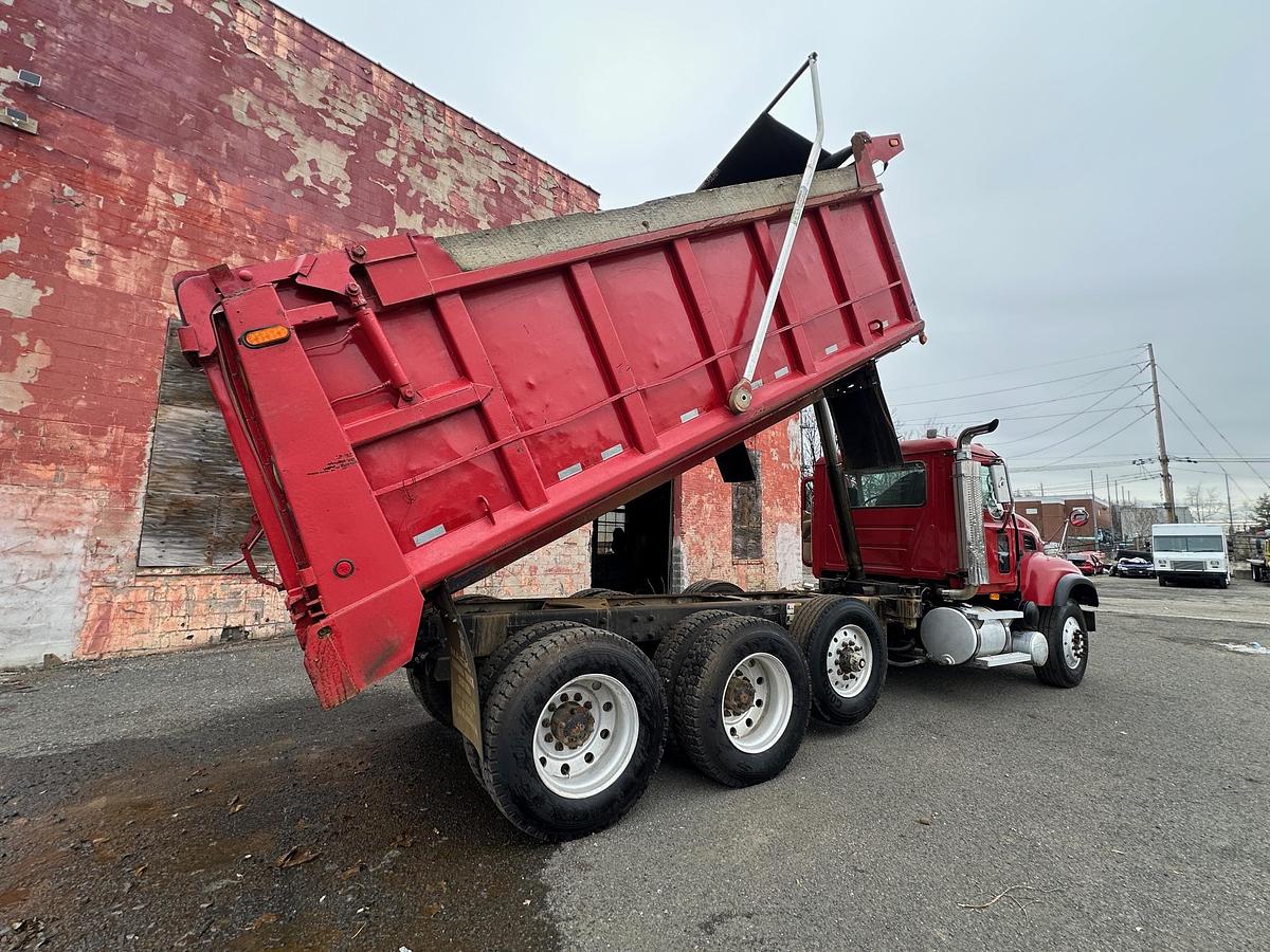 Used 2005 MACK Granite CV713