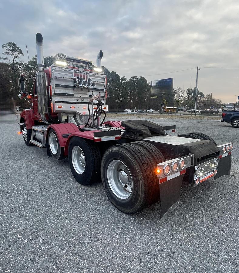 Used 2001 MACK CHU613