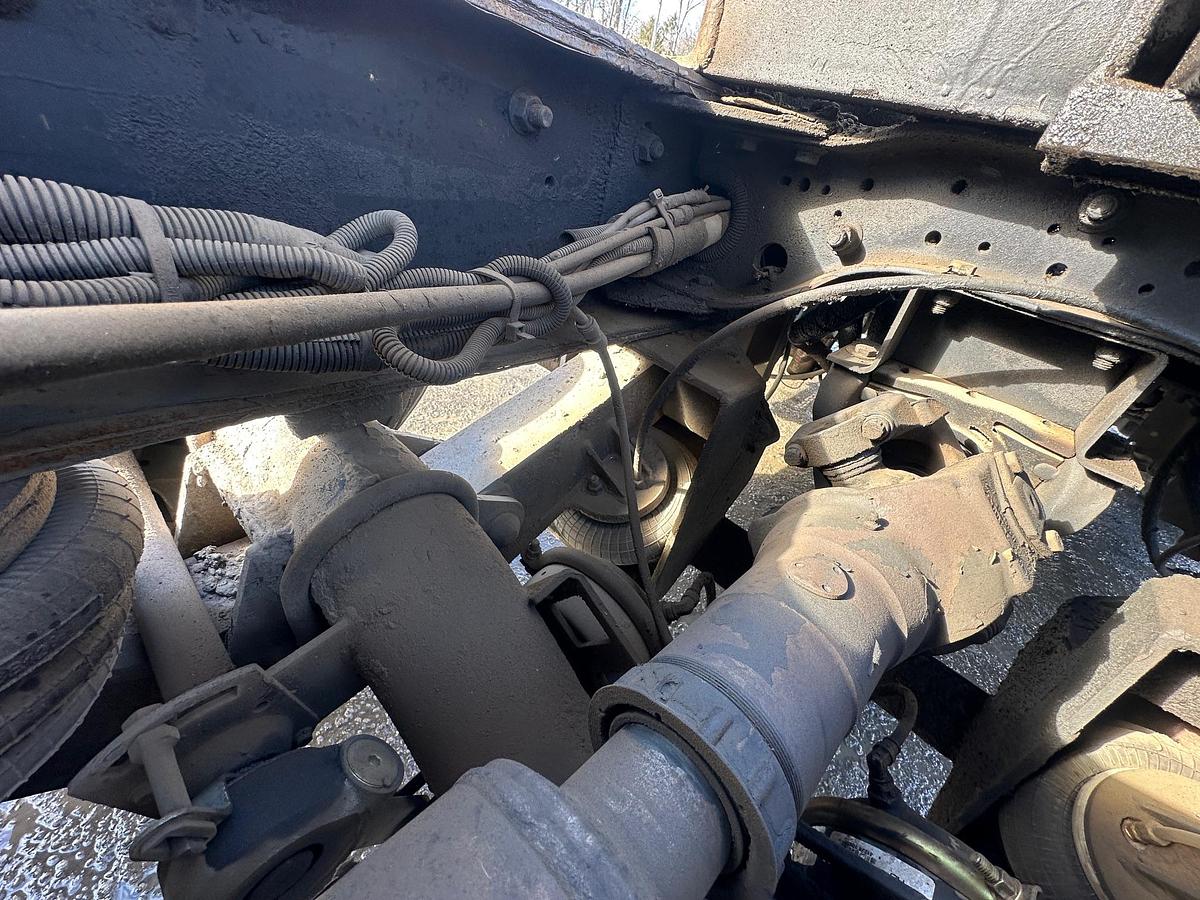 Used 2005 MACK CV713